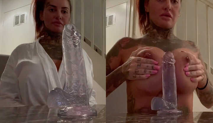 [Âu Mỹ] Hot girl Jemma Lucy thách thức con cu bự nhét hết vào lồn - Sex tự quay thủ dâm
