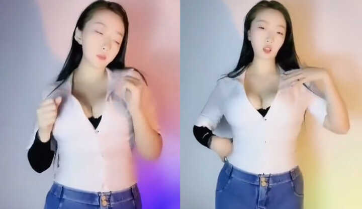 Chị gái ngực bự cầu xin bạn chơi chị ấy