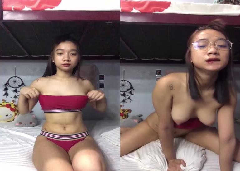 Gái Dâm Đeo Mắt Kính Thủ Dâm Trong Ký Túc Xá
