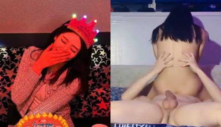 Hoa khôi trường cuối cùng cũng tròn 18 tuổi và bắt đầu chơi trò người lớn với bạn trai sở hữu con cặc khủng.