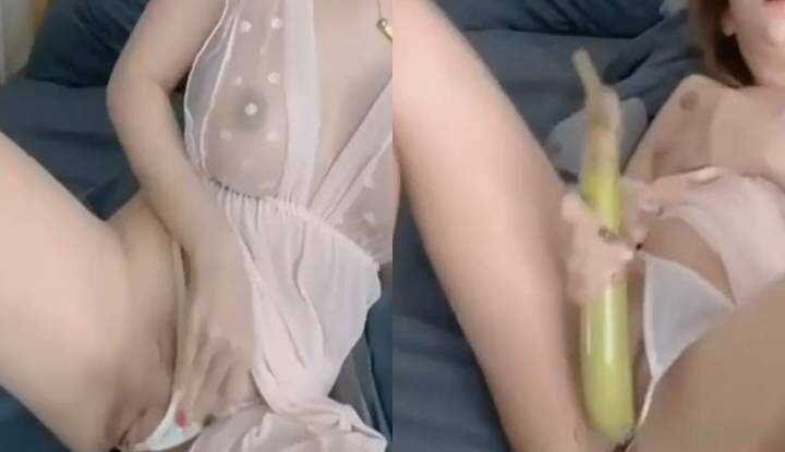 [Thái Lan] Không chịu nổi cơn nứng, cô gái dùng dưa leo để thủ dâm