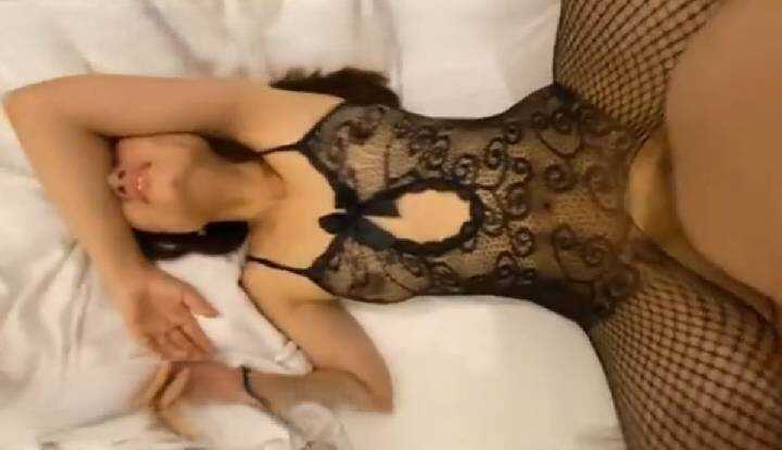Vợ của anh trai tôi đang ngoại tình với tôi, chị ấy nói rằng chỉ có tôi mới hợp thoả mãn được chị ấy.